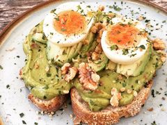 牛油果煮蛋吐司-RAC BAR(安福路店)