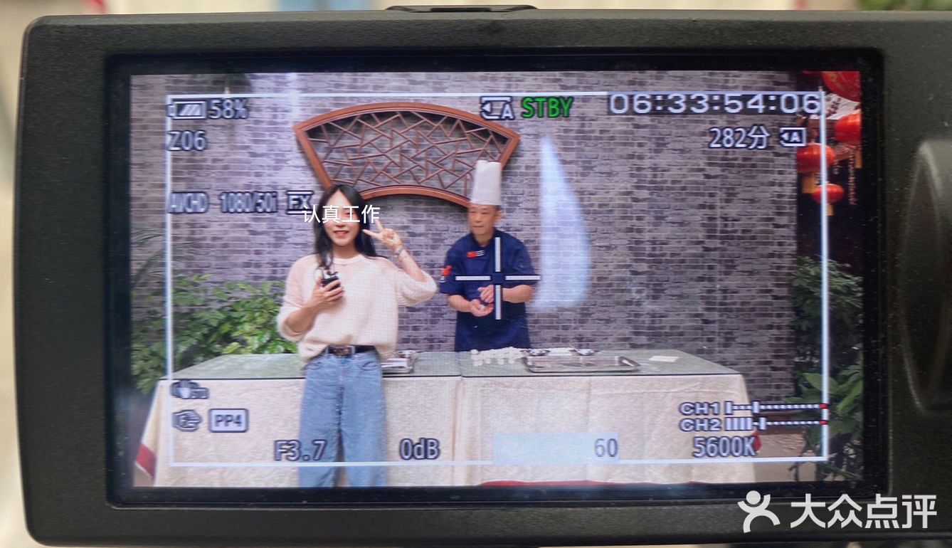 🌸“我不喜欢花，我只喜欢你抱着花朝我走过来的样子”