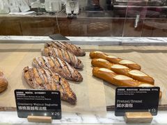 蔓越莓核桃法棍-WHEAT&BAKER-麥(凯德来福士店)