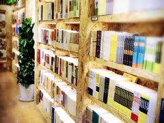 -新华里咖啡书吧(新华书店小寨店)