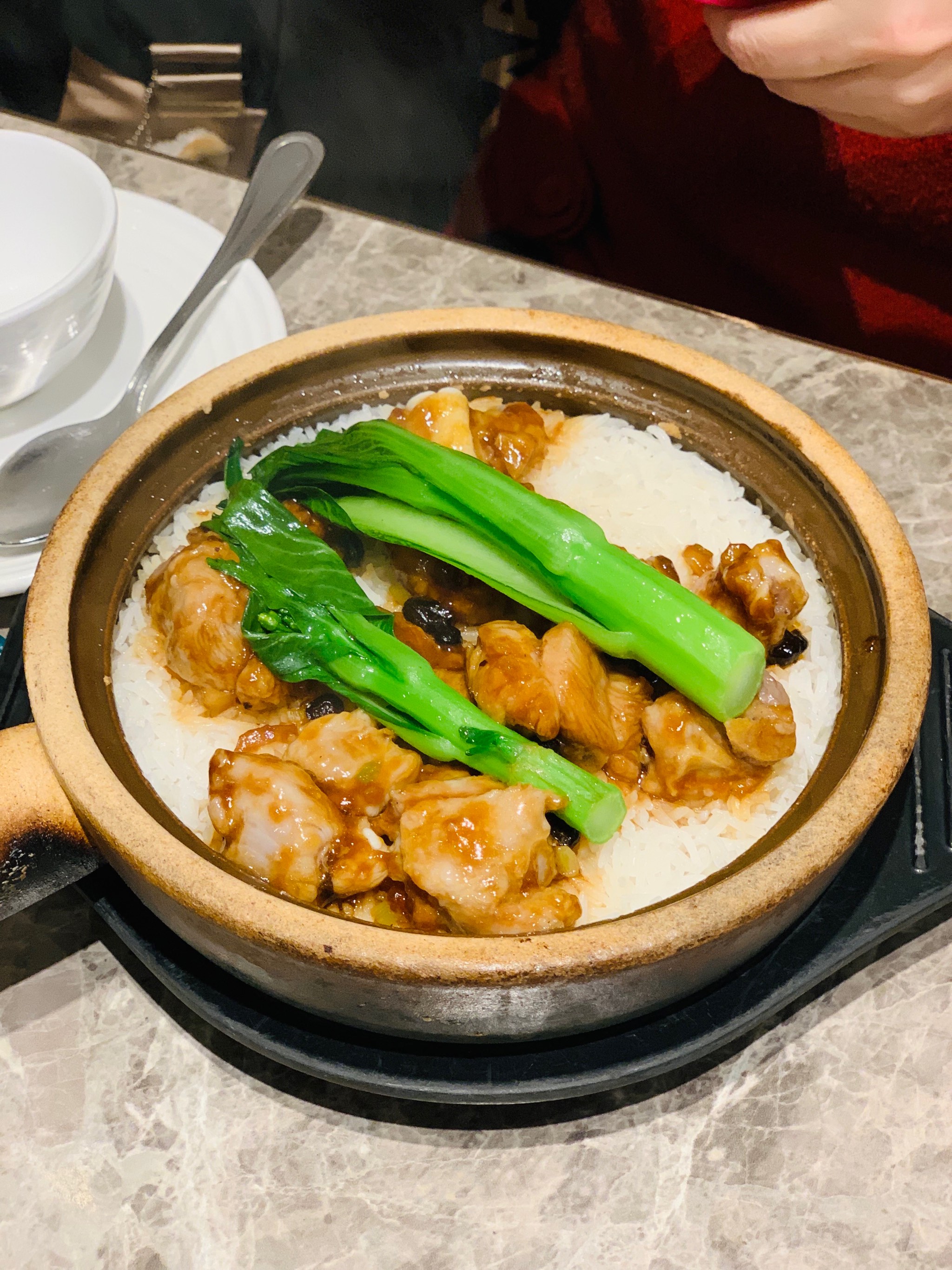 排骨鸽肾煲仔饭图片