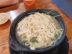 -丽虹云南过桥米线(兴工街店)