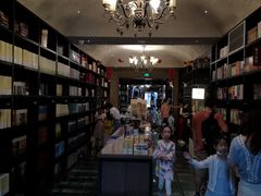 -钟书阁(松江泰晤士小镇店)