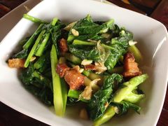 空心菜炒酥肉-自然餐厅(Phuket)