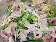 -周良天山牛杂城(天山路总店)