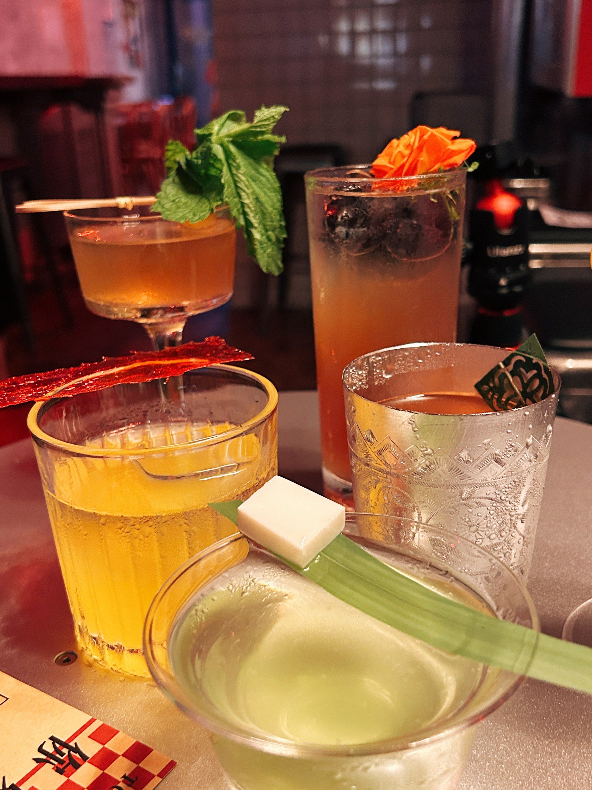 长春红旗街这家酒吧的窗户97了