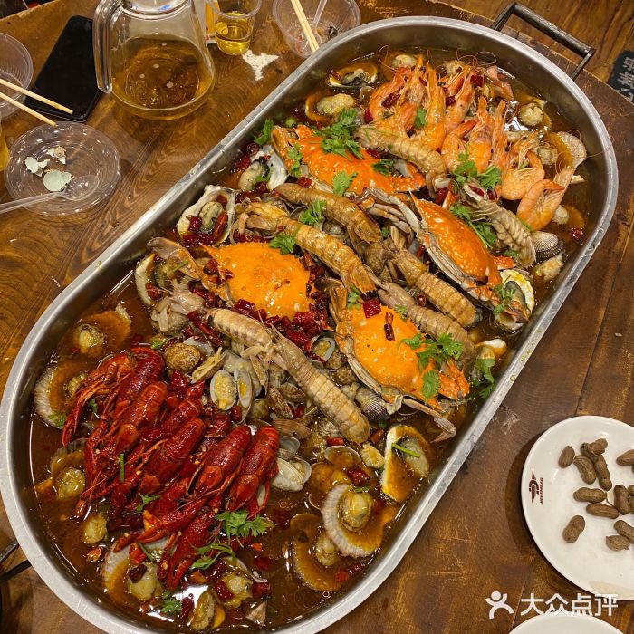 老东镇啤酒屋海鲜加工·蒸汽海鲜·海鲜烧烤(台东店)图片