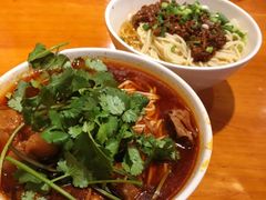 -呼啦面馆·头牌豌杂面(爱琴海店)