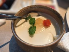 自制酸奶配蜂巢蜜-四季民福烤鸭店(外滩外白渡桥店)