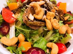 硬货蔬菜坚果沙拉-四季天方包子