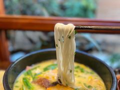 -银米·云南传统过桥米线(双廊黑金冠店)