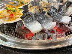 -围炉肉舍•炭烤活鳗•丹东海鲜烤肉(步行街店)