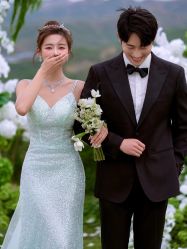 -都市丽人婚纱摄影