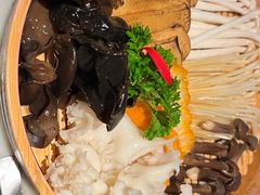 -尚尚仙·酸汤猪手·猪肚鸡火锅(华联万柳购物中心店)