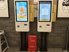 -麦当劳(上海虹桥站30B检票口楼上)