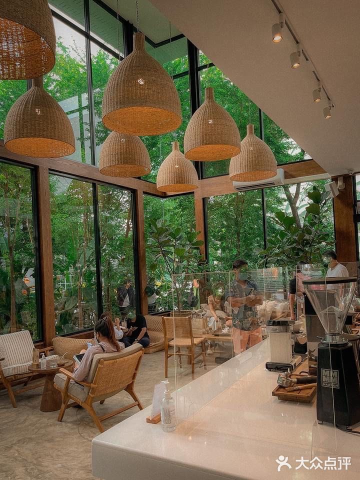 泰国曼谷城市内森林氧吧咖啡店