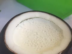 -志龙皇冠吃货椰子铺