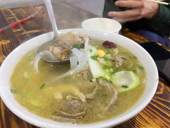 小桃园煨汤馆-"[薄荷]环境:隐匿在居民楼小巷里的家常.