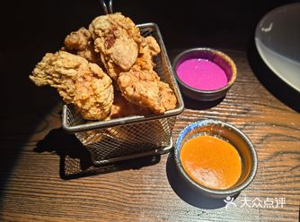 一家可以看电影的餐吧～