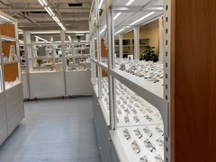 -无奔眼镜·蔡司·依视路授权店(马家堡店)