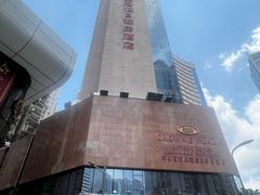 -深圳富苑皇冠假日套房酒店