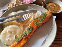 烟熏三文鱼配烤饺子皮和芥末籽酱-BOR Eatery(安福路店)