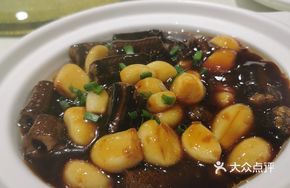 Loofah and Mushroom Stew with Pig Intestine