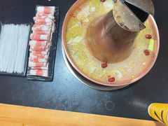 -果松木炭酸菜铜火锅·外婆参鸡汤