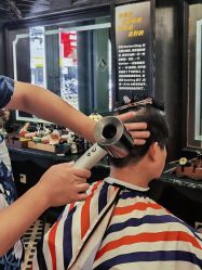 -海文先生国潮烫染男士理发馆