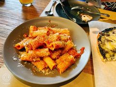直通心粉配肉丸-Carbon莫卡哆·意大利复古集市餐厅(杭州大厦店)