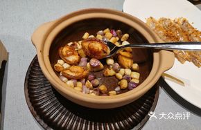 Braised Baby Abalone in Sand Pot