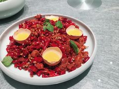 辣子鸡配芒果分子球-雀蓝川菜(奥体广场店)