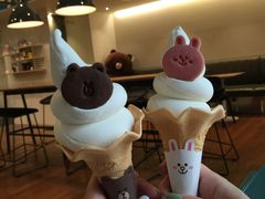 -LINE FRIENDS Garosu-gil Flagship Store