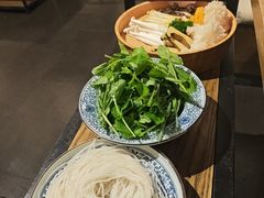 -尚尚仙·酸汤猪手·猪肚鸡火锅(华联万柳购物中心店)