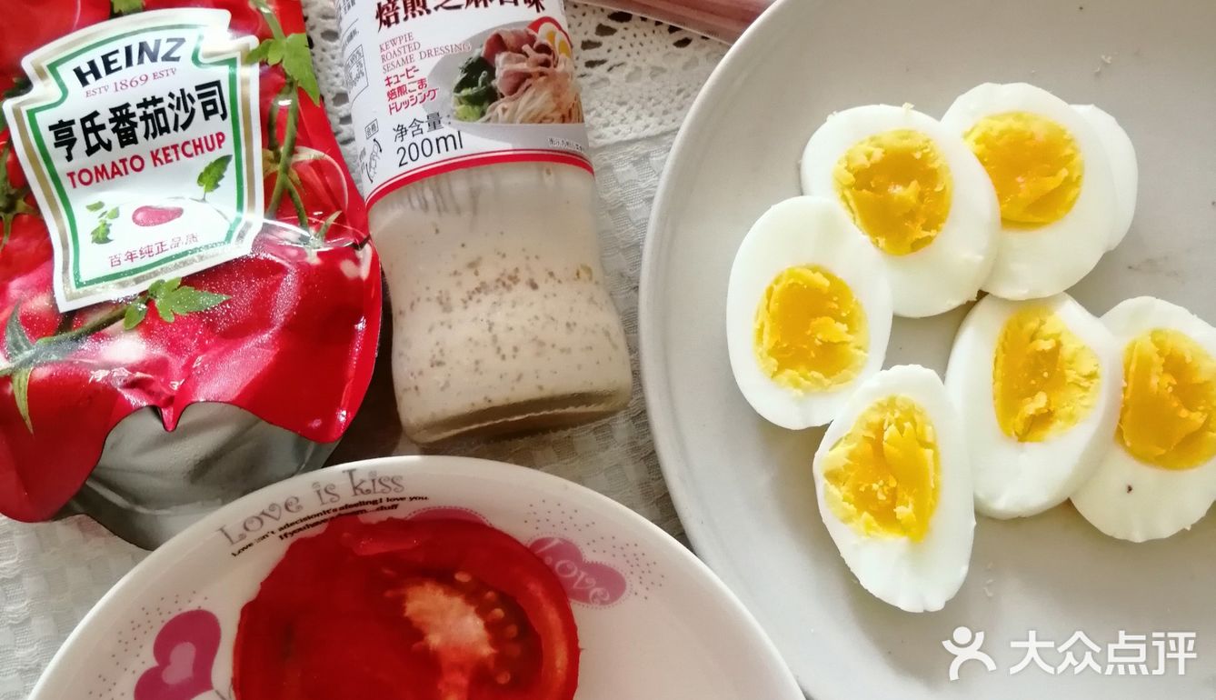 鸡蛋火腿番茄三明治—橙色的初夏早餐