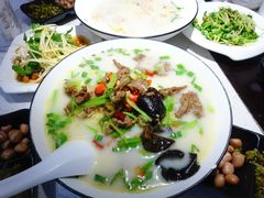 小炒黄牛肉鱼汤面-阿达师傅鱼汤面