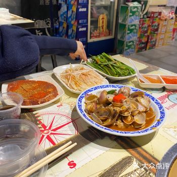 今天和闺蜜还有他男朋友我们一起去江汉探店啦