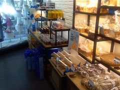 面包甜点陈列柜-卡吉诺动物奶油生日蛋糕(中原路店)