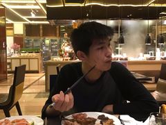 -大中华希尔顿酒店-念自助餐·嗨啤·小龙虾