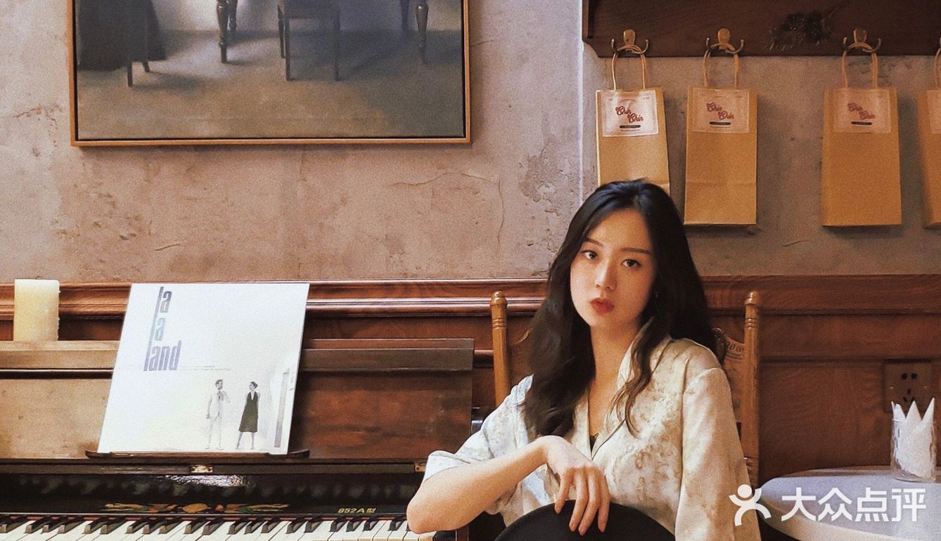 重庆复古咖啡厅 | 楼梯下的英伦风