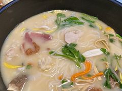 -银米·云南传统过桥米线(双廊黑金冠店)