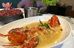 Sizzling Garlic Boston Lobster