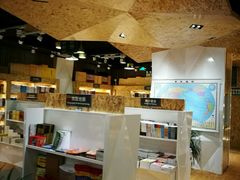 -新华里咖啡书吧(新华书店小寨店)