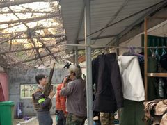 -东湖小天池真人CS彩弹野战基地