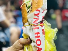 -Bánh Mì Huynh Hoa