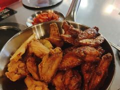 原味炸鸡和酱油鸡双拼-MI WU FACTORY米屋美食工厂餐厅(绿地店)