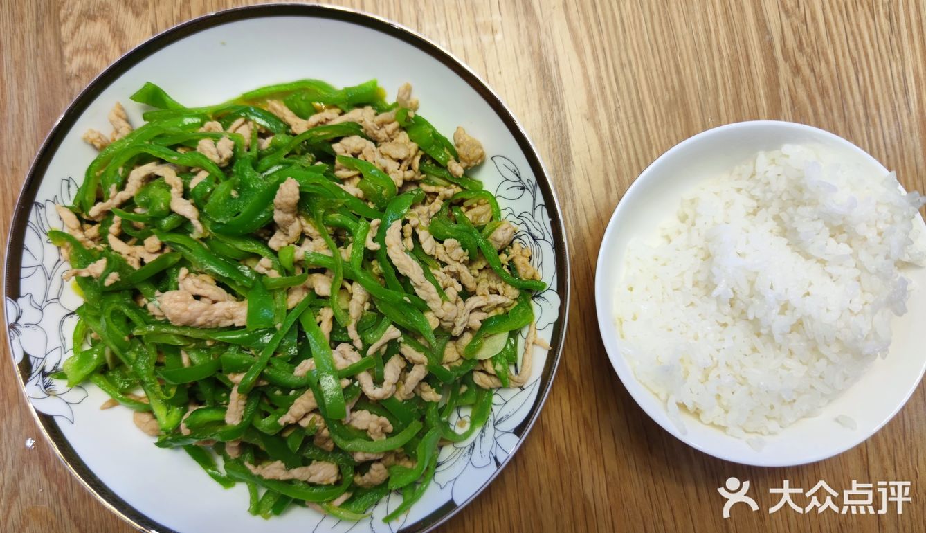 疫情快快走今日晚餐青椒肉丝套饭青椒肉丝