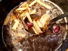 墨脱石锅野生菌菇汤-旺拉·江景全牛宴餐厅(新希望立体城购物中心店)