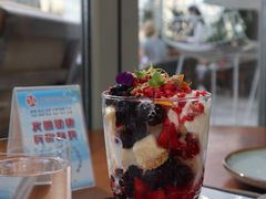 芝士蛋糕-莓果圣代-城市露台景观餐厅(淮海路店)