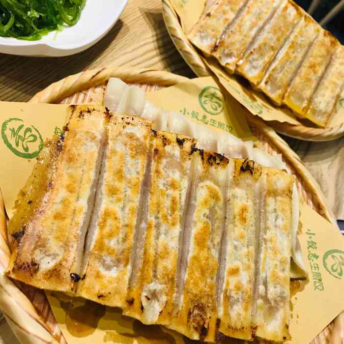 "中午在他家订的外卖,素三鲜煎饺,蛋花汤,